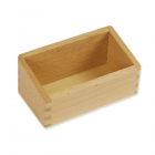 Kistje voor de cijfers op houten plankjes