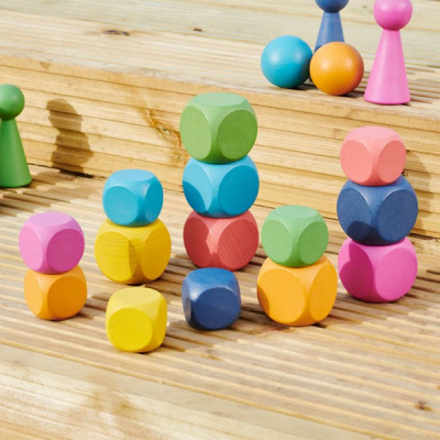 Houten kubussen in regenboogkleuren - Set van 14 - Open-ended play - Loose parts - Heuristisch